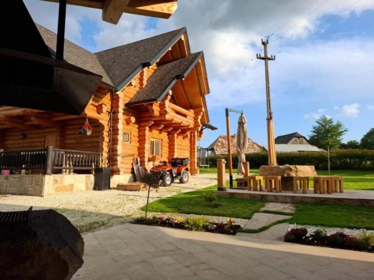Cabana Lemn Rotund cu ciubăr