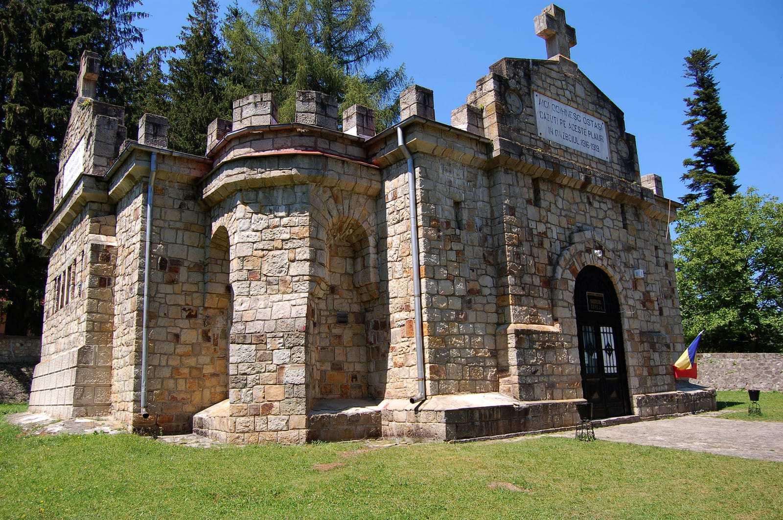 Mausoleul Eroilor din Soveja